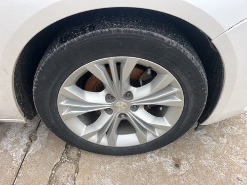 Used 2015 Chevrolet Impala LT w/ Convenience Package image 25