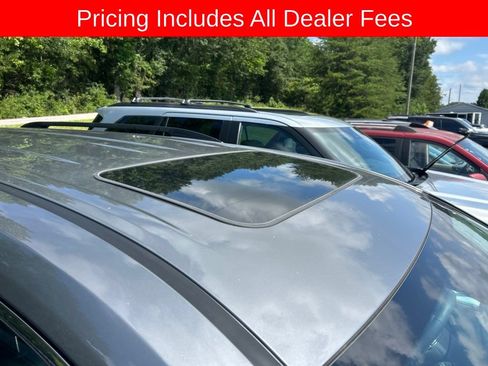 Used 2026 Toyota Sienna XLE FWD image 3