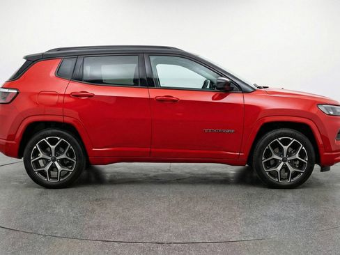 Used 2025 Jeep Compass Limited AWD/4WD image 11