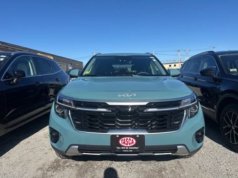 Used 2025 Kia Seltos EX image 2