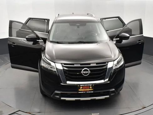 Used 2023 Nissan Pathfinder SL image 10