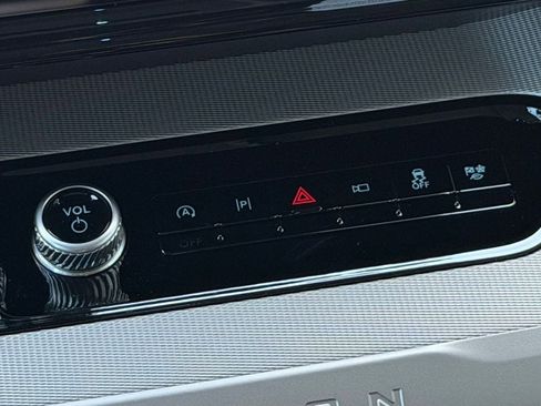 New 2025 Ford Expedition Active image 42