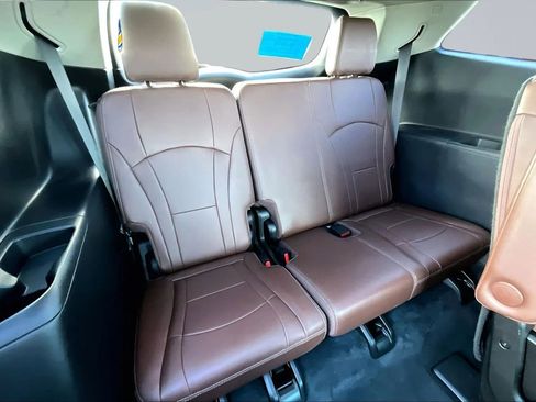 Used 2021 Buick Enclave Avenir w/ Avenir Technology Package AWD/4WD image 32