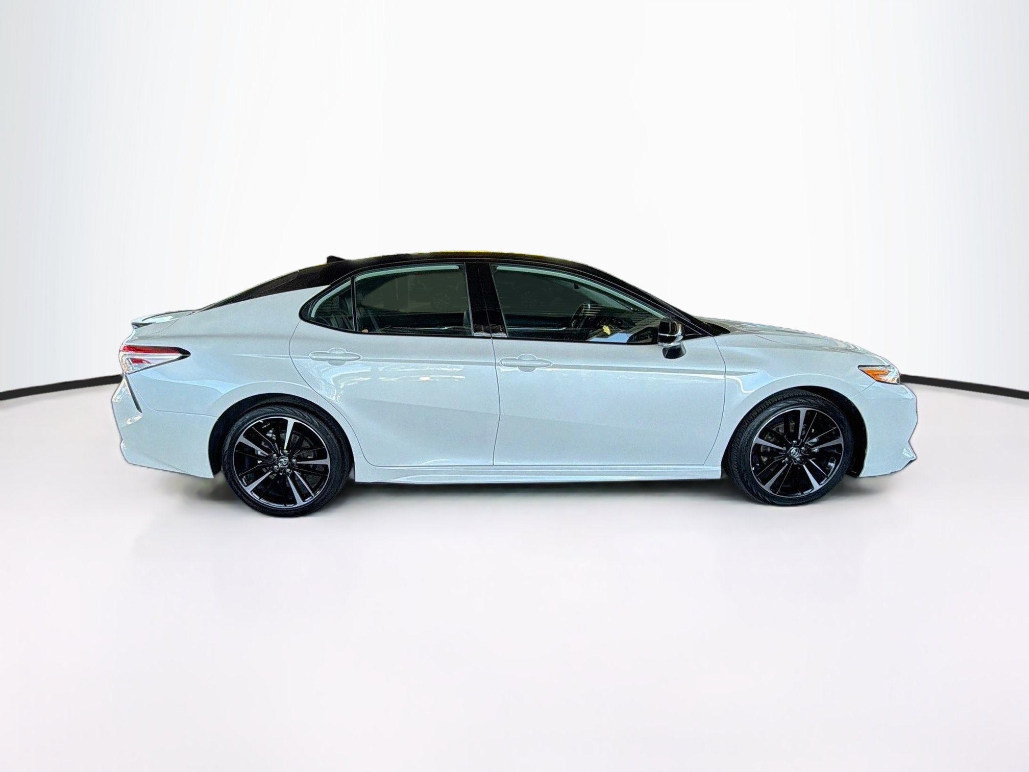Used 2020 Toyota Camry XSE FWD image 10