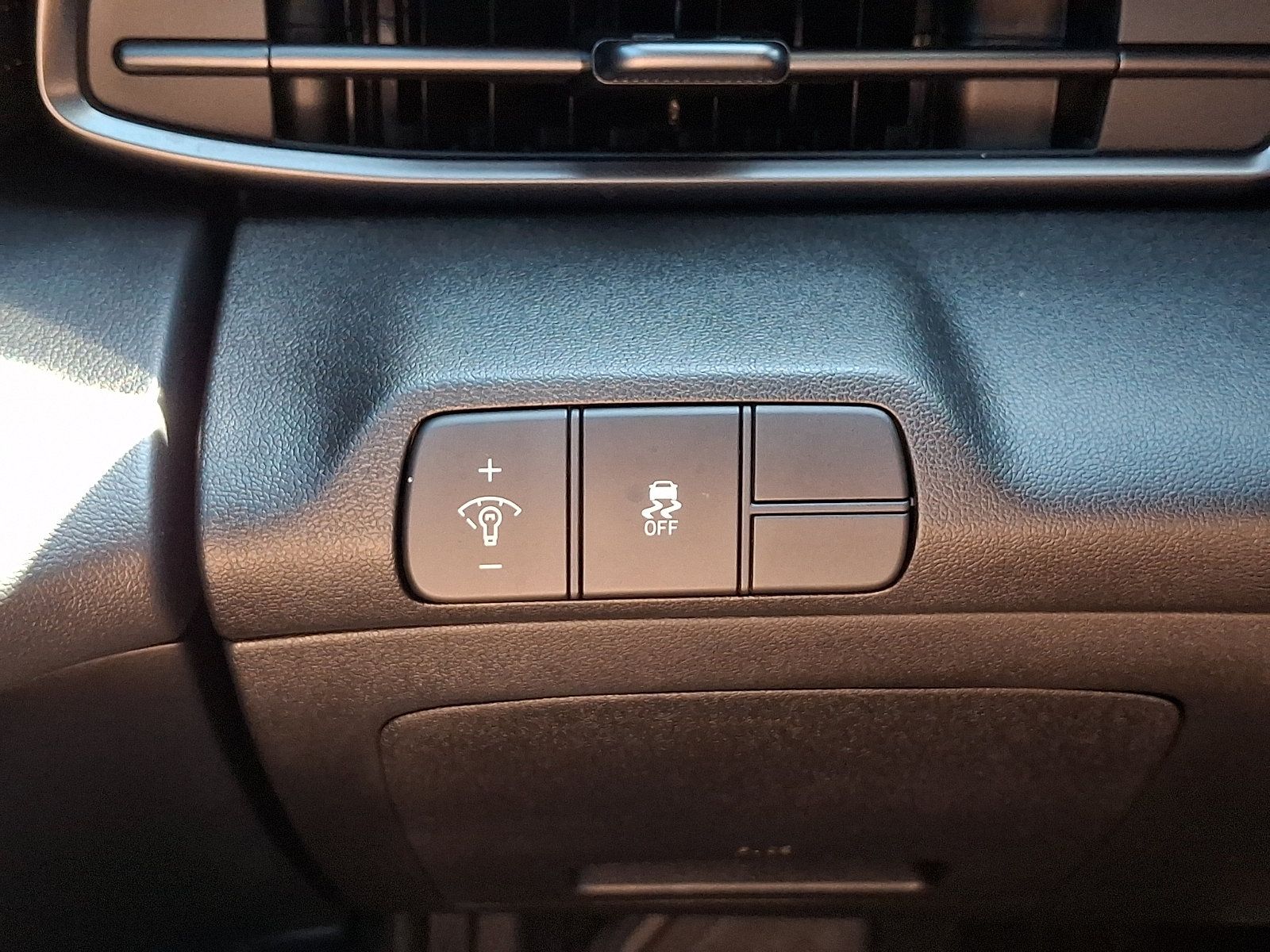 Certified 2025 Hyundai Elantra Sport FWD image 22