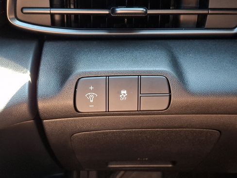Certified 2025 Hyundai Elantra Sport FWD image 22