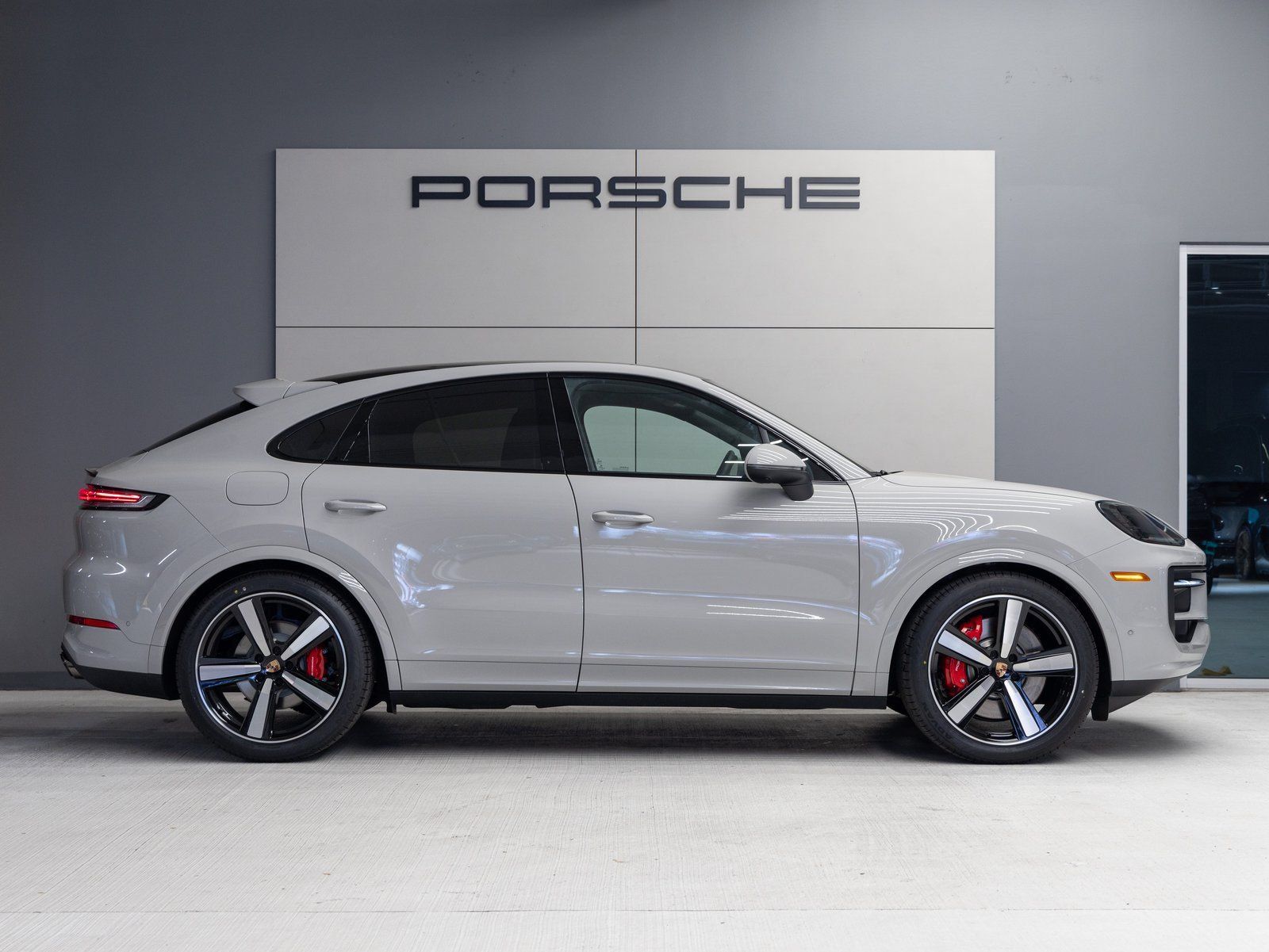 Certified 2026 Porsche Cayenne S AWD/4WD image 8