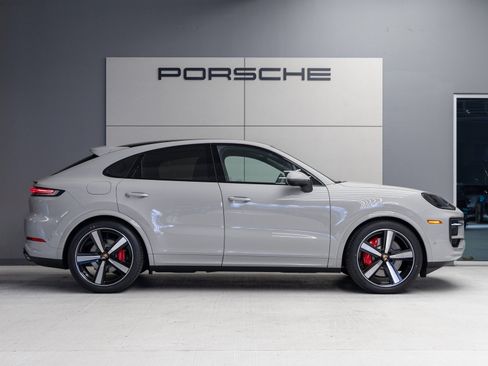 Certified 2026 Porsche Cayenne S AWD/4WD image 8