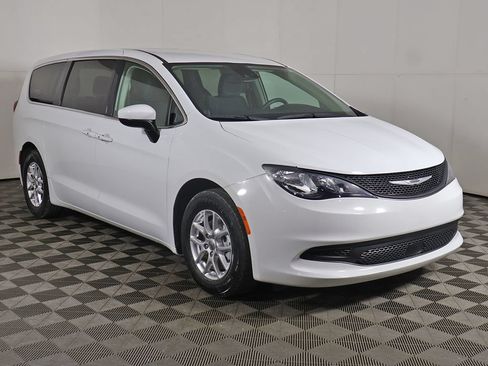 Used 2023 Chrysler Voyager LX FWD image 2