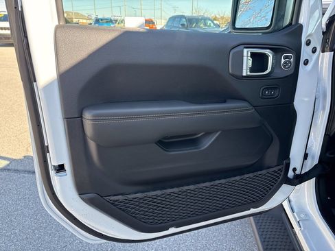 New 2026 Jeep Wrangler Unlimited Sahara AWD/4WD image 8