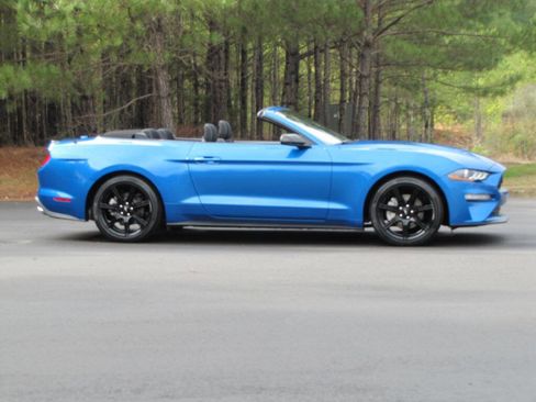 Used 2020 Ford Mustang Convertible w/ Equipment Group 101A image 8
