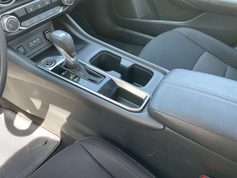 Used 2025 Nissan Sentra SV image 39