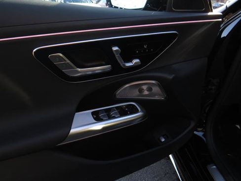 Used 2025 Mercedes-Benz E 350 4MATIC Sedan image 8