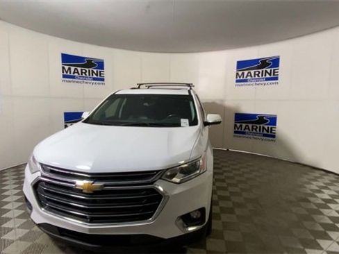 Used 2021 Chevrolet Traverse LT w/ LT Premium Package image 5