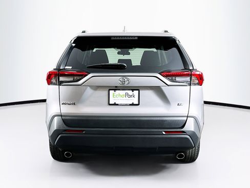 Used 2020 Toyota RAV4 LE FWD image 7