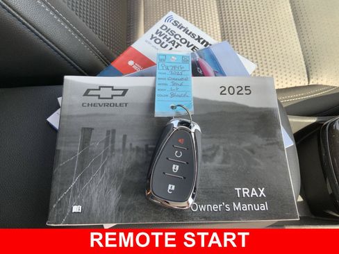 Used 2025 Chevrolet Trax LT FWD image 52
