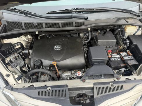 Used 2017 Toyota Sienna LE FWD image 25