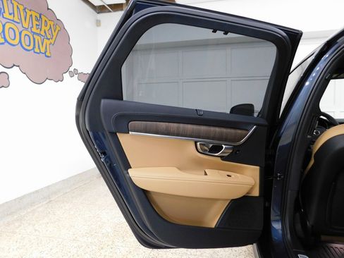 Used 2026 Volvo V90 B6 Cross Country Ultra image 65