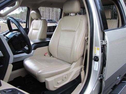 Used 2017 Ford F250 Lariat w/ Lariat Value Package image 16