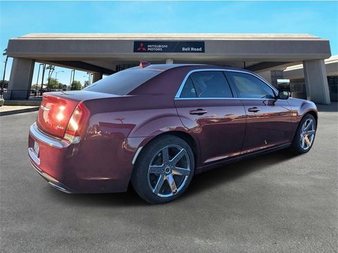 Used 2019 Chrysler 300 Touring image 4