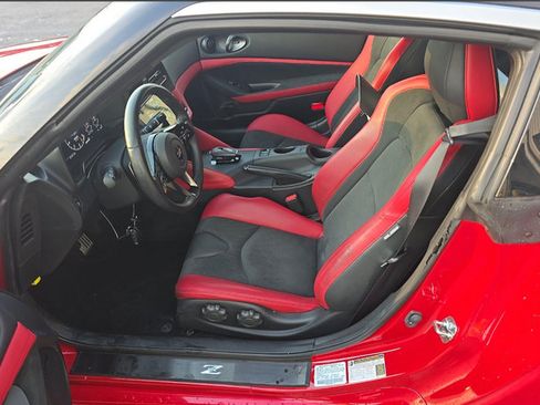 Certified 2025 Nissan Z Performance w/ Floor Mat Package RWD image 9