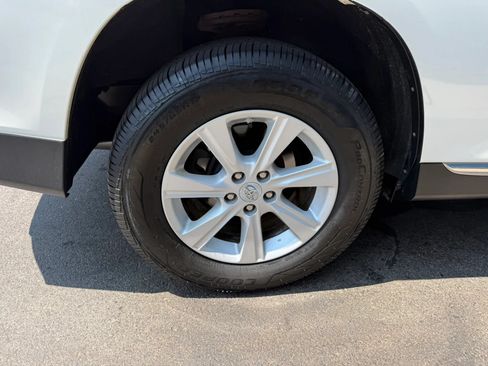 Used 2013 Toyota Highlander Plus AWD/4WD image 39