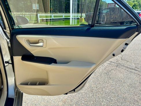 Used 2015 Toyota Camry LE FWD image 20