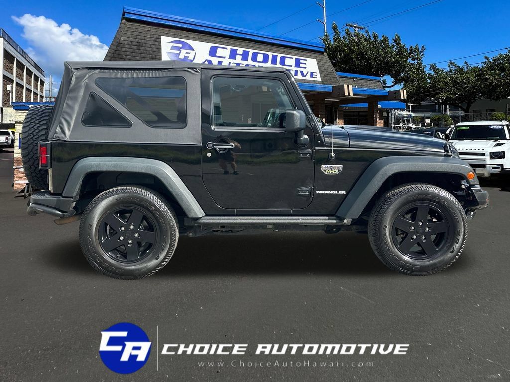 Used 2012 Jeep Wrangler Rubicon AWD/4WD image 9