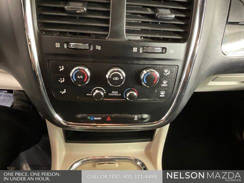 Used 2018 Dodge Grand Caravan SXT FWD image 34