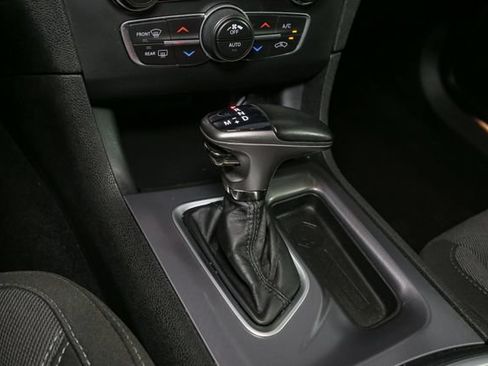 Used 2020 Dodge Charger SXT AWD/4WD image 26