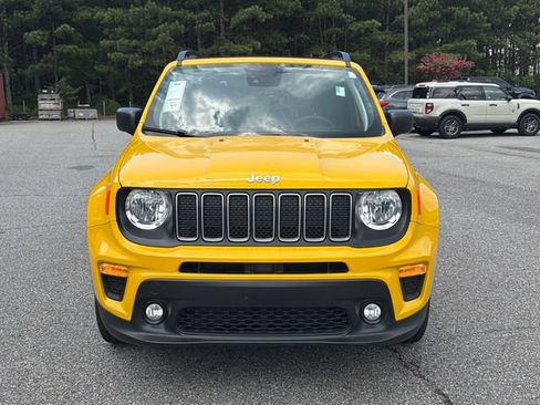 Used 2023 Jeep Renegade Latitude w/ Sun & Fun Group AWD/4WD image 2