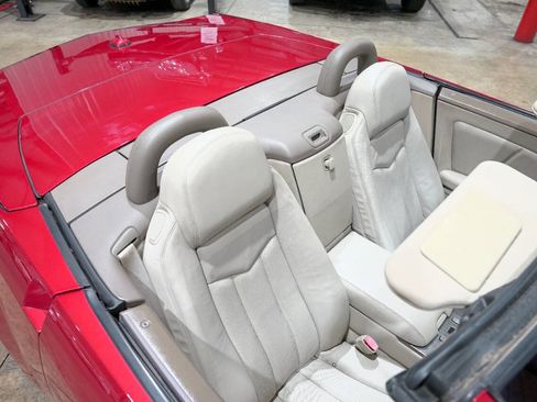 Used 2005 Cadillac XLR RWD image 18