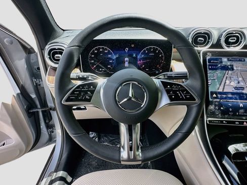 Used 2026 Mercedes-Benz GLC 300 4MATIC image 11