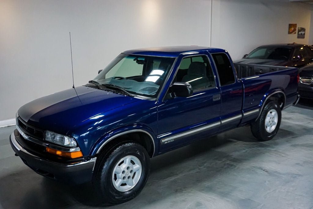 Used 2002 Chevrolet S10 Pickup LS w/ LS Preferred Equipment Group AWD/4WD image 21