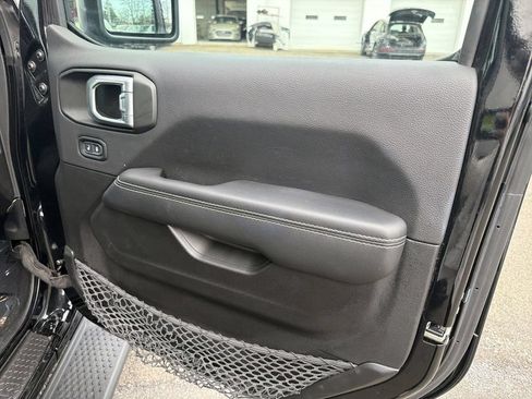 Used 2023 Jeep Wrangler Unlimited Sahara w/ Cold Weather Group AWD/4WD image 15