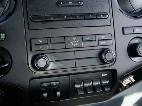 Used 2015 Ford F250 XL w/ Camper Package image 25