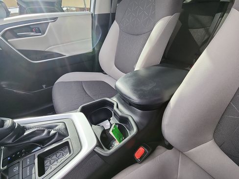 Used 2021 Toyota RAV4 XLE image 21