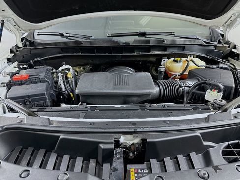 Used 2022 Chevrolet Suburban RST w/ Sport Performance Package image 9