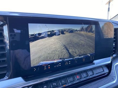 New 2026 GMC Sierra 1500 SLT image 17