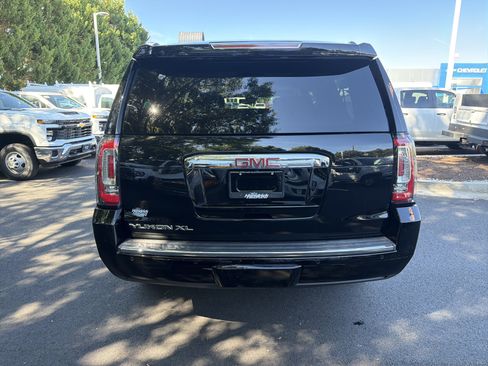 Used 2017 GMC Yukon XL Denali w/ Open Road Package AWD/4WD image 9
