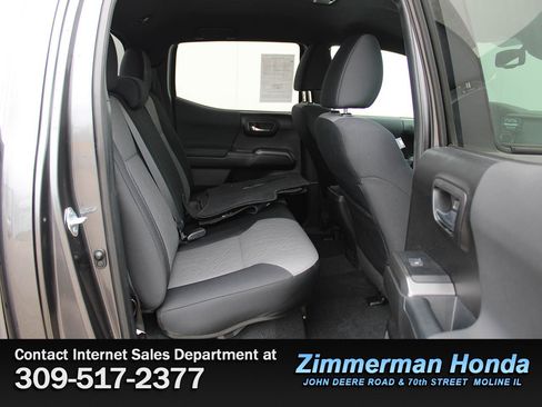 Used 2022 Toyota Tacoma TRD Off-Road image 7