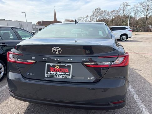 Used 2025 Toyota Camry LE image 5