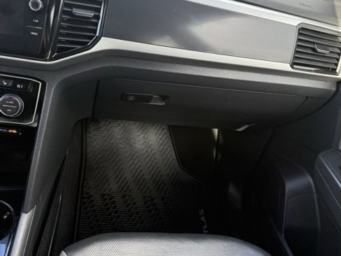 Used 2023 Volkswagen Atlas Cross Sport SEL Premium R-Line image 33