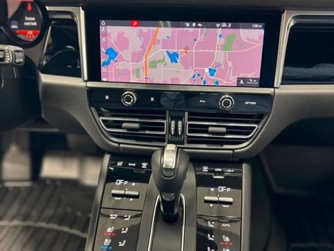 Used 2023 Porsche Macan Turbo image 26