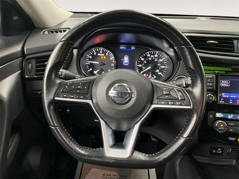 Used 2020 Nissan Rogue SV image 12