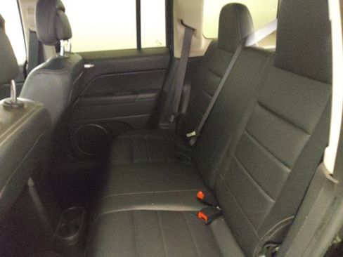Used 2017 Jeep Patriot High Altitude AWD/4WD image 18