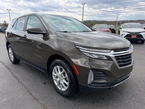 Used 2023 Chevrolet Equinox LT image 3