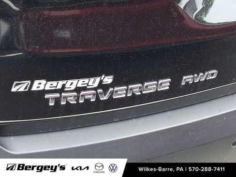 Used 2022 Chevrolet Traverse LT w/ LT Premium Package AWD/4WD image 11