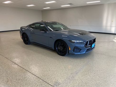 Used 2024 Ford Mustang GT Premium image 6