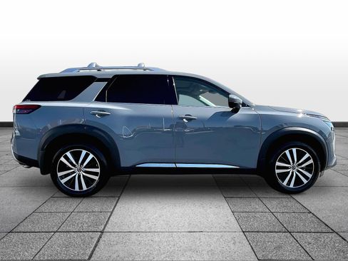 Certified 2025 Nissan Pathfinder Platinum w/ Cargo Package AWD/4WD image 4
